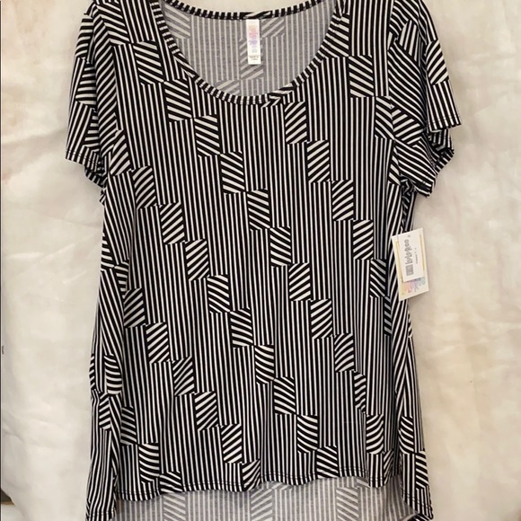 LuLaRoe Tops - LuLaRoe Classic-T Large